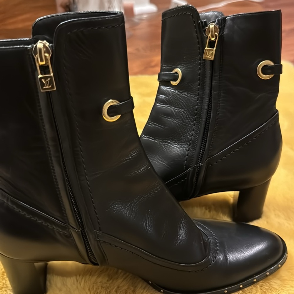 Louis Vuitton Black Leather Ankle Boot with gold detail size 36. Used. - Picture 10 of 10